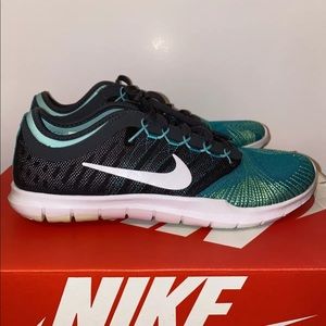 Nike Women’s Training Shoe - Green/Black - Size 8